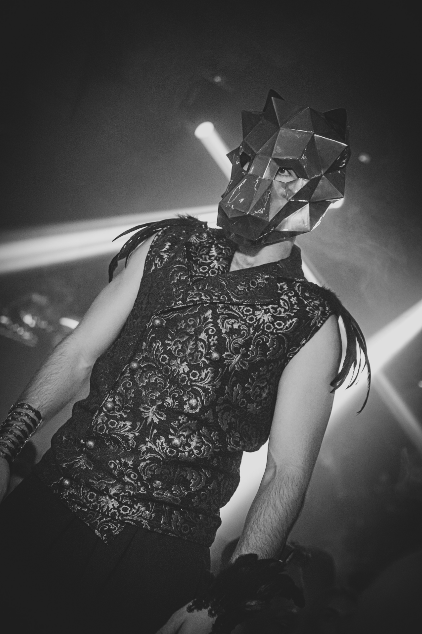 fiesta mascaras the room